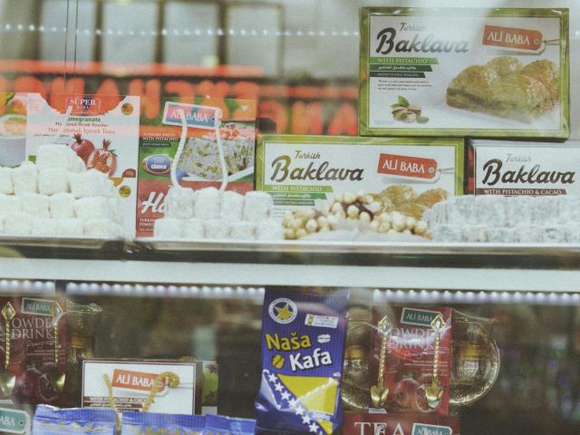 Desain Kemasan Produk Makanan Ringan yang Menarik dan Efektif