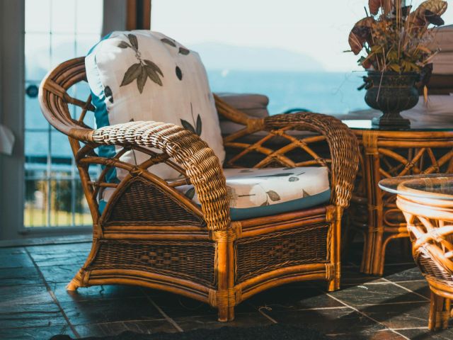 Inspirasi untuk Kursi Rotan untuk Desain Interior Modern dan Tradisional