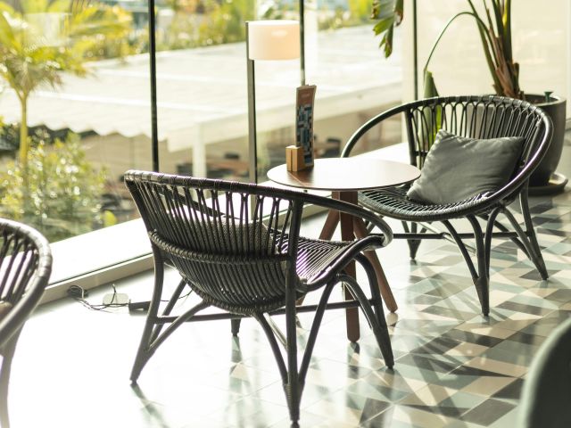 Keunggulan Kursi Rotan yang Nyaman dan Elegan untuk Ruang Tamu