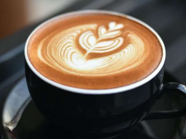 Kopi Hitam vs Kopi Susu Mana yang Lebih Baik untuk Kesehatan dan Tubuh Anda