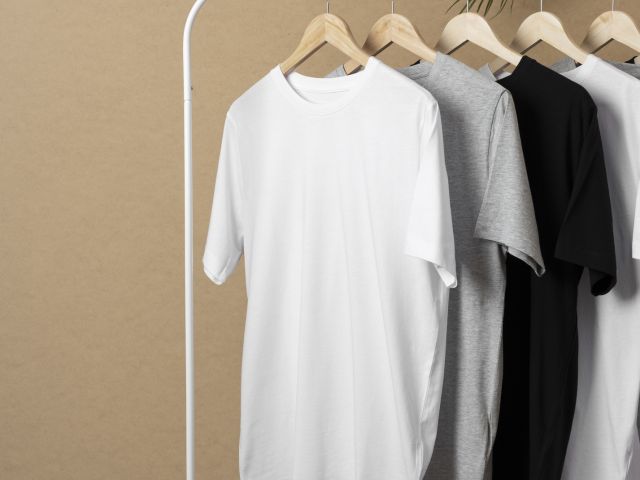 Pakaian Termasuk Komoditas yang Laris di E-commerce