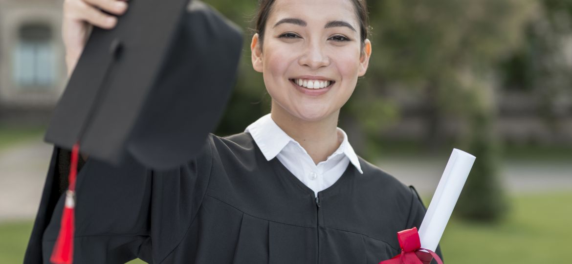Ilustrasi seorang fresh graduate.