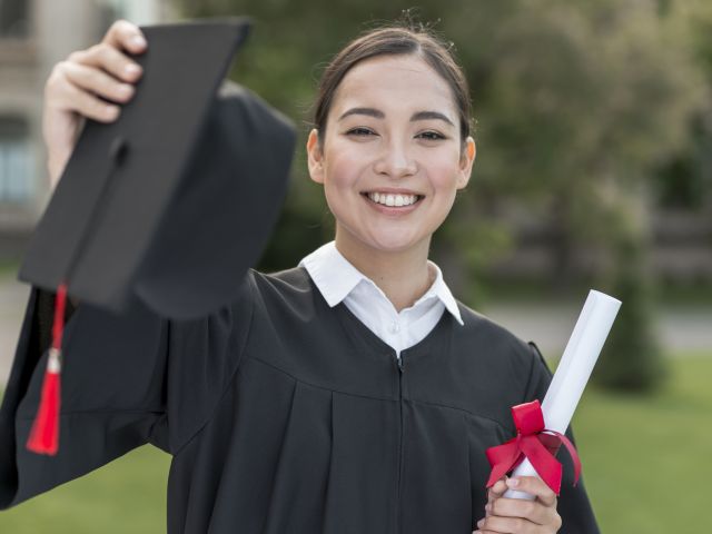 Ilustrasi seorang fresh graduate.