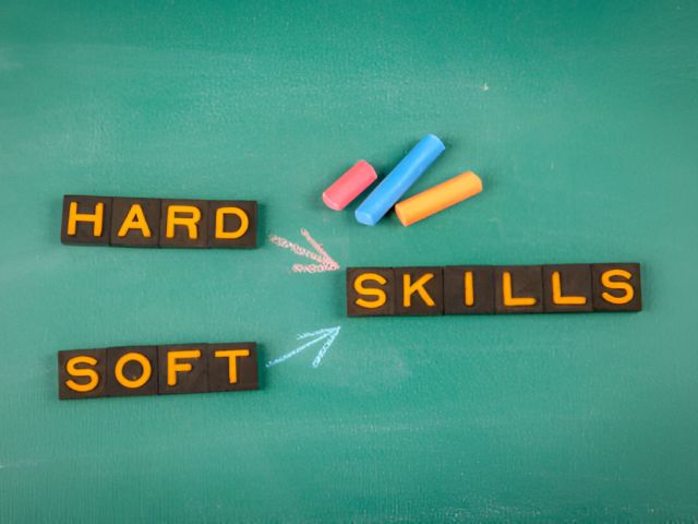 ilustrasi gambar gard skill dan soft skil